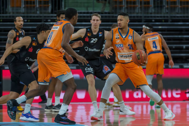 辽宁队狂胜 辽宁队狂胜